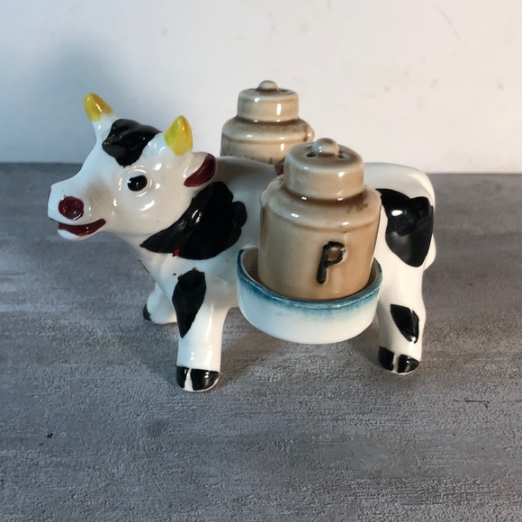 Vintage Cow Bull Milk Jug Salt & Pepper Shaker Holder Japan Farm House Decor - Picture 1 of 9